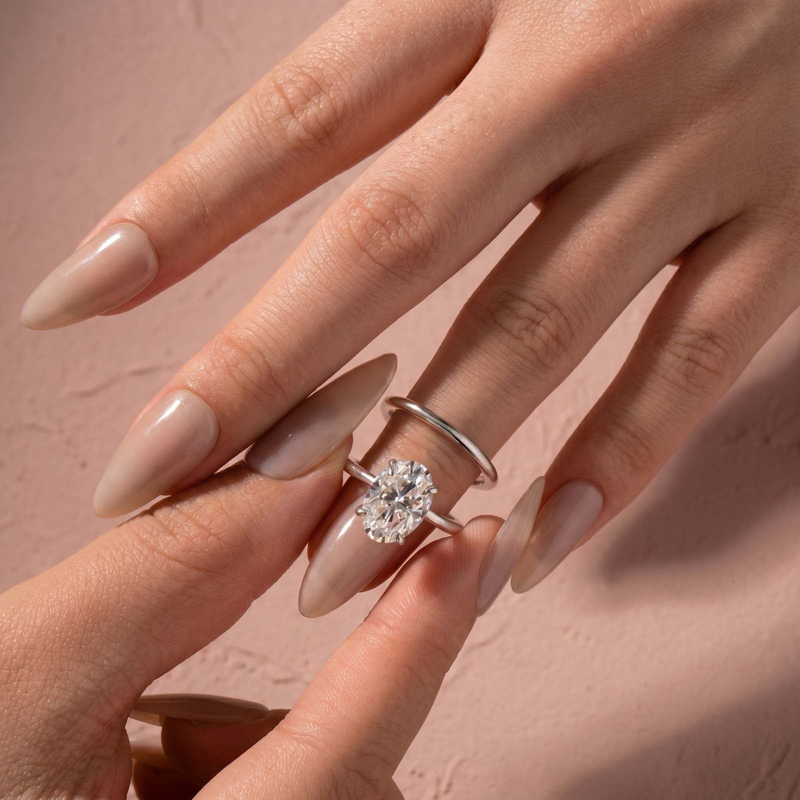 Solisfine Moissanite 4.0Ct Solitaire Oval Cut White Gold Engagement Ring with Plain Wedding Band